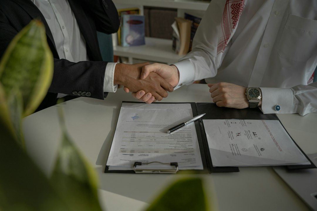 Reunião de trabalho para análise de documentos